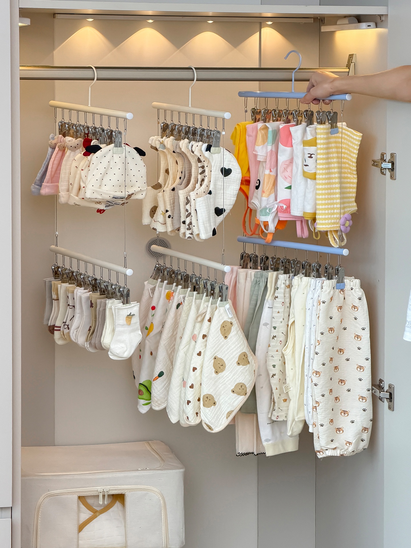 Baby Clothing Hangers - Baby Pants Hanger with Multiple Clips