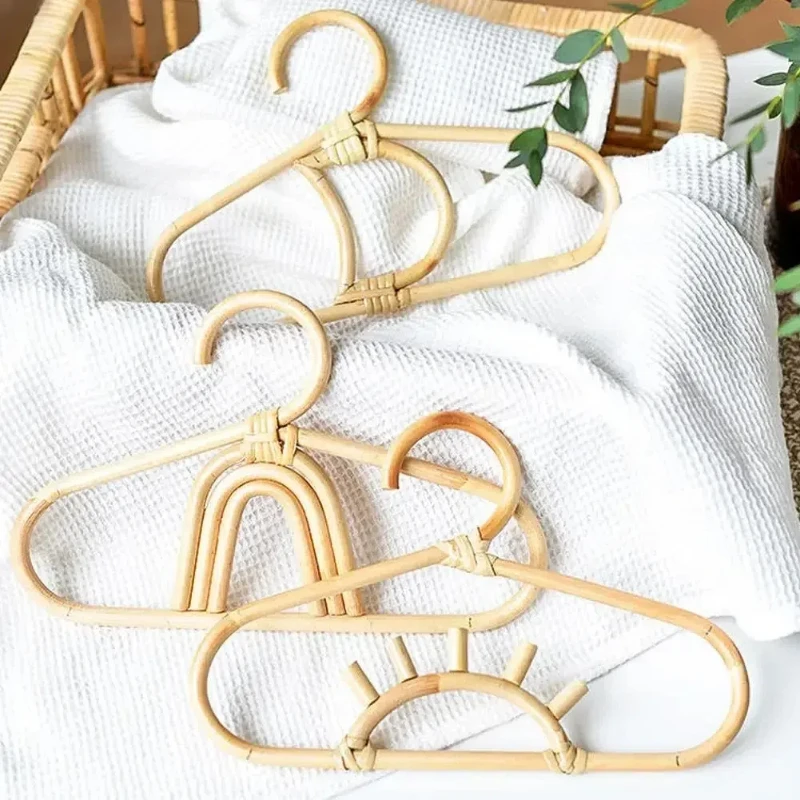 Kid Rattan Hanger Rainbow Moon - Baby Clothing Hangers のレビューと価格