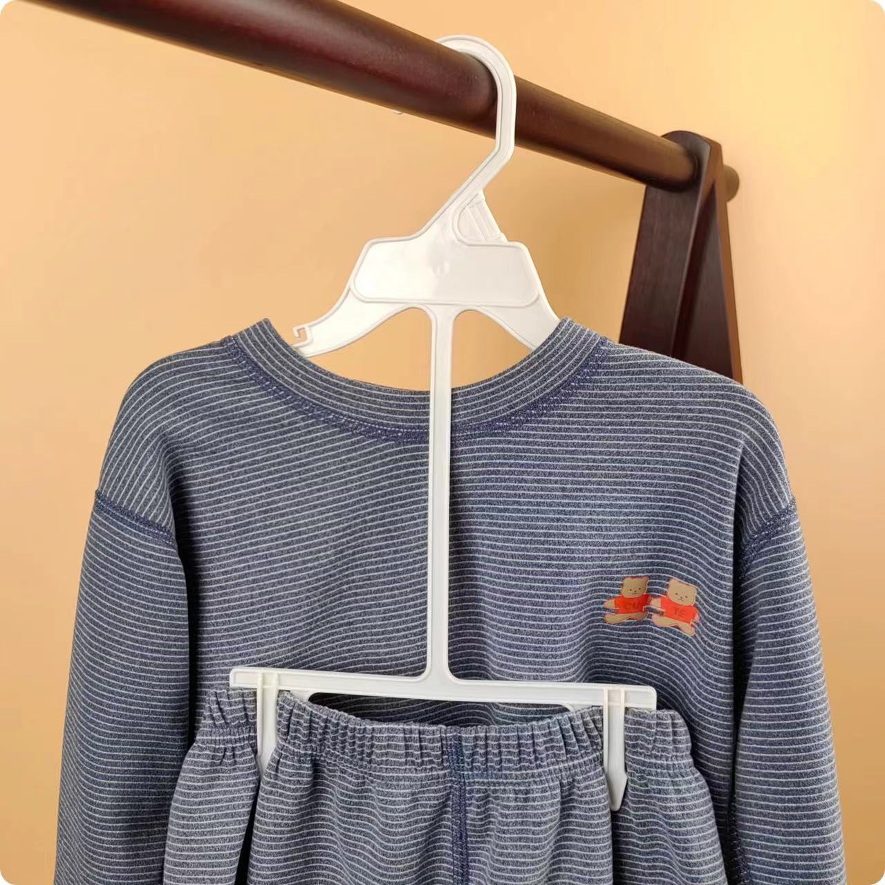 10 pcs Children's Plastic Suit - Baby Clothing Hangers のレビューと価格